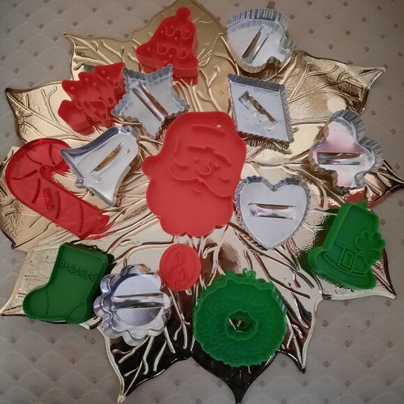 25 Christmas Cookie Cutters and 1 Stamp - Picture 1 of 2